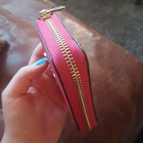 Hot pink Michael Kors wallet - Picture 2 of 4